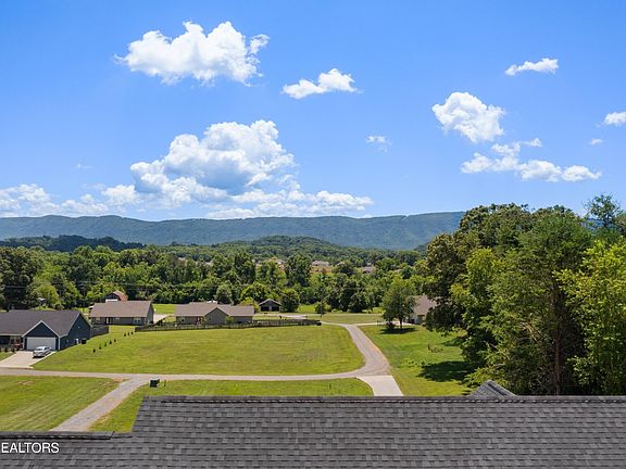 5th image of 122 Hodge Way