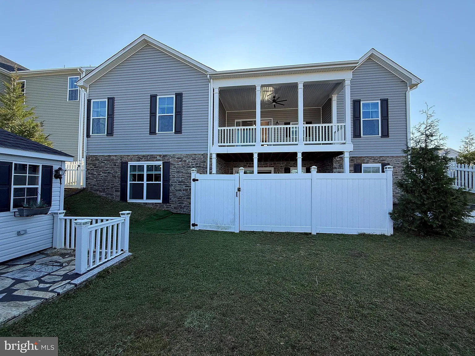 5 bed, 4.0 bath, 4548 sqft, $2,950 — Photo 1