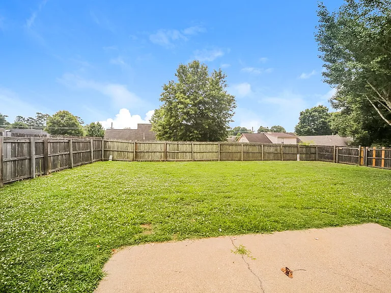 1957 Paddock Ln — Photo 15