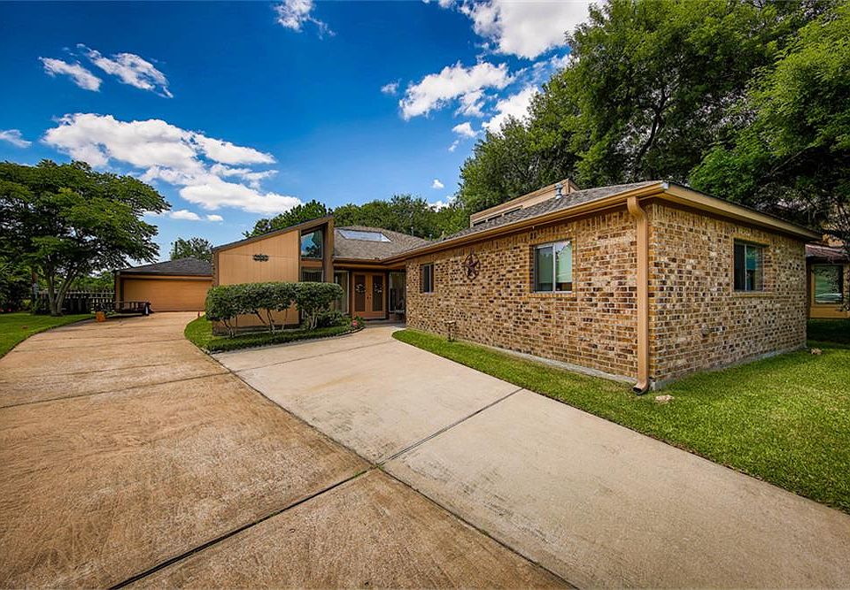 1st image of 2906 Cherry Hills Dr