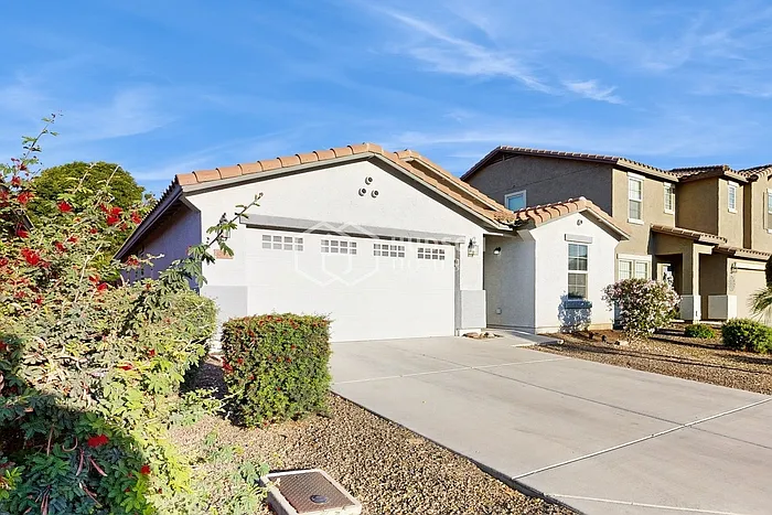 3 bed, 2.0 bath, 1737 sqft, $1,915 — Photo 4