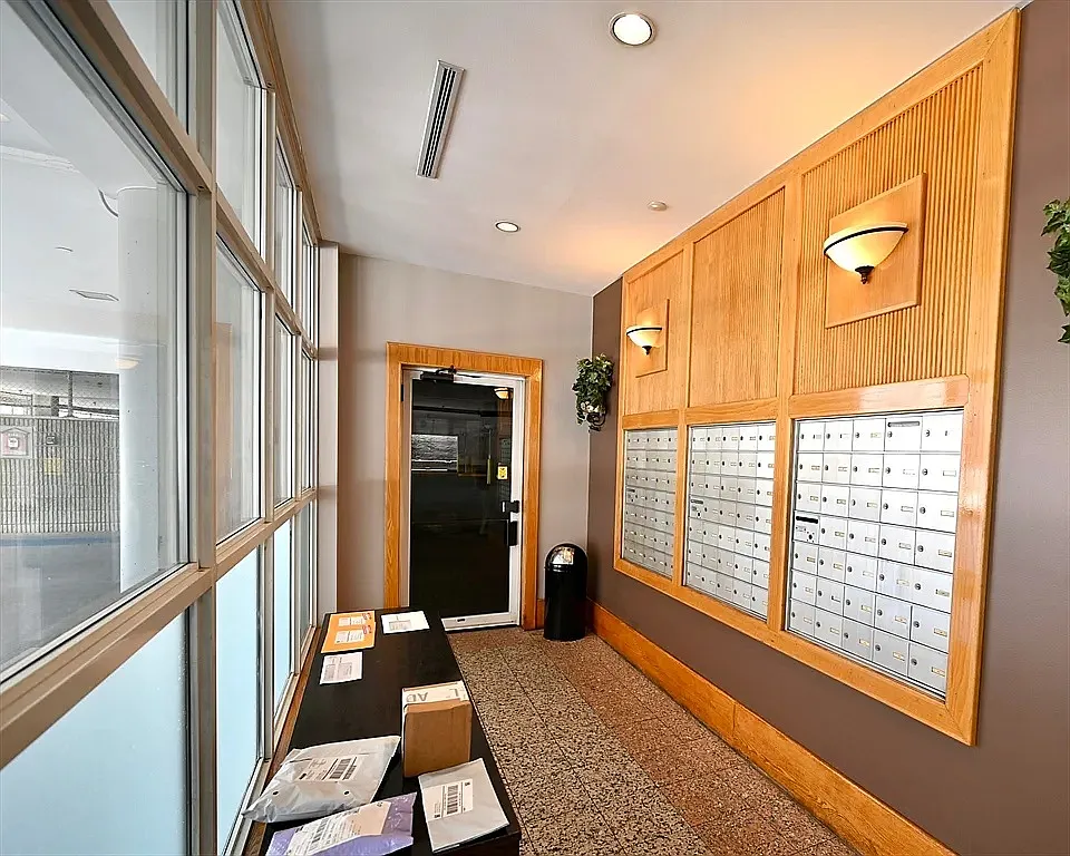 2 bed, 1065 sqft, $2,750 — Photo 2