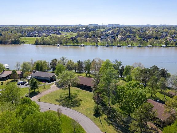 3rd image of 117 Lake Point Dr