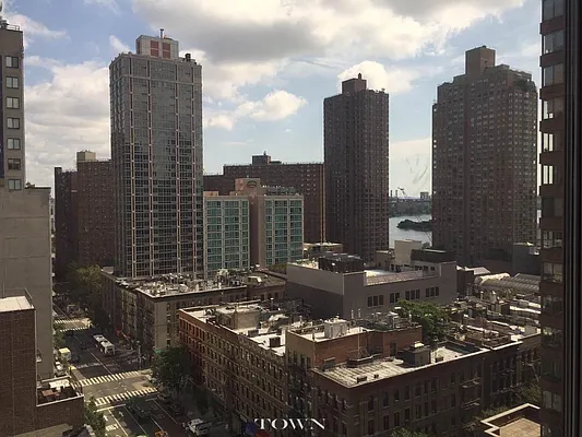 Rented by Town Residential | media 28