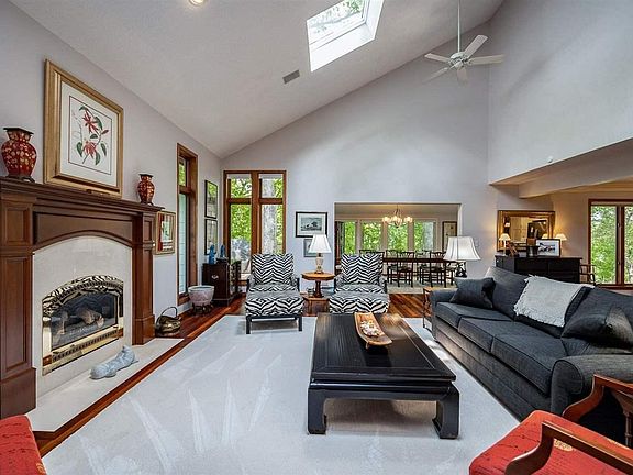 4th image of 704 Beaver Ridge Ct SE