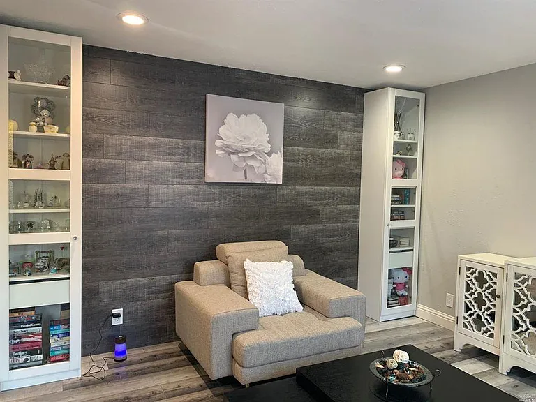 1429 Saint James Pkwy — Photo 33
