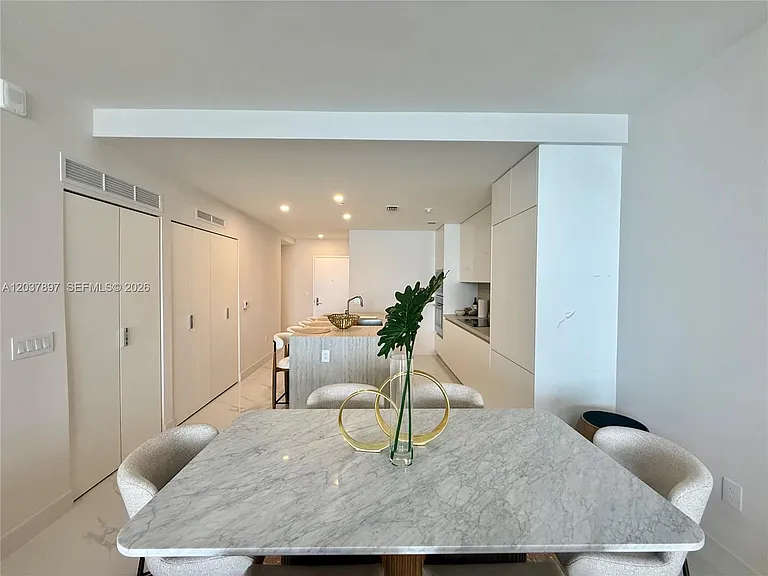 700 NE 24th St #1002 — Photo 4