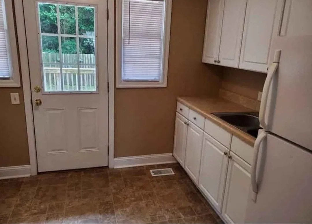 1807 Robin Rd — Photo 3