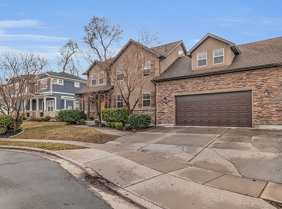 3rd image of 798 E Grand Cayman Dr