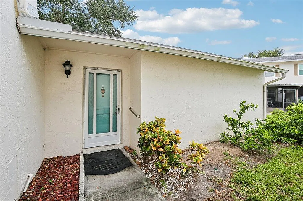 2 bed, 2.0 bath, 1175 sqft, $2,300 — Photo 1