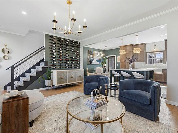 4th image of 225 SW Seagull St