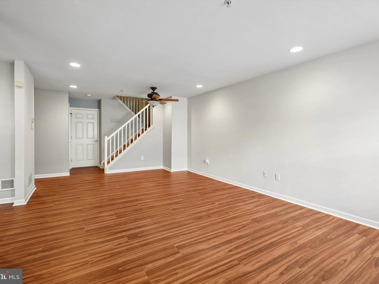 2 bed, 2.5 bath, 1380 sqft, $2,300 — Photo 4