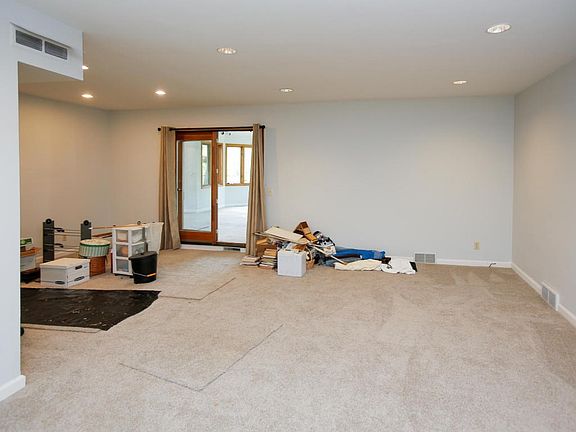 6112 proctor ave-104