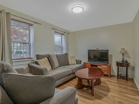 4th image of 747 Essex St