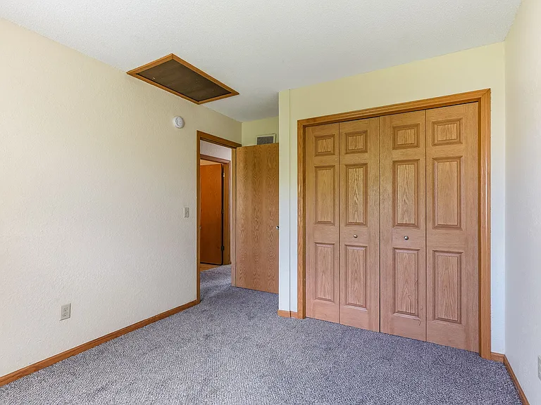 Victoria Townhomes — Photo 18