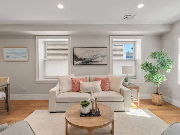 120 W 7th St APT 102, South Boston, MA 02127