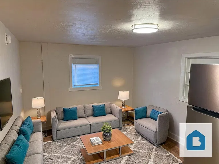 Iron Springs Apartments — Photo 11