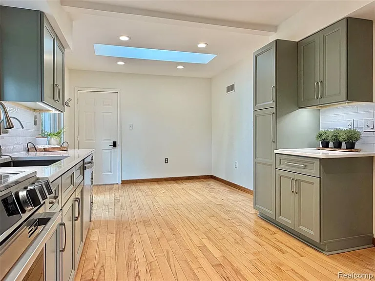 306 Michelson Rd — Photo 9