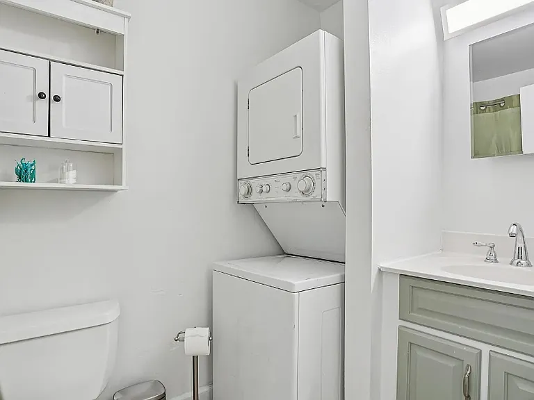 1920 Valley Dr #1920 — Photo 2