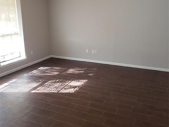 2nd image of 409 W Pelton St #B