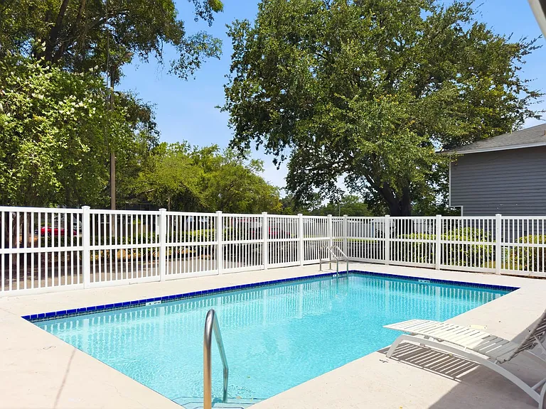 1910 W Sligh Ave #E102 — Photo 29