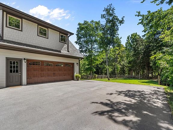4th image of 8006 Rose Ridge Pvt Ln