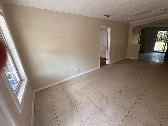 5th image of 2105 W Okaloosa Ave