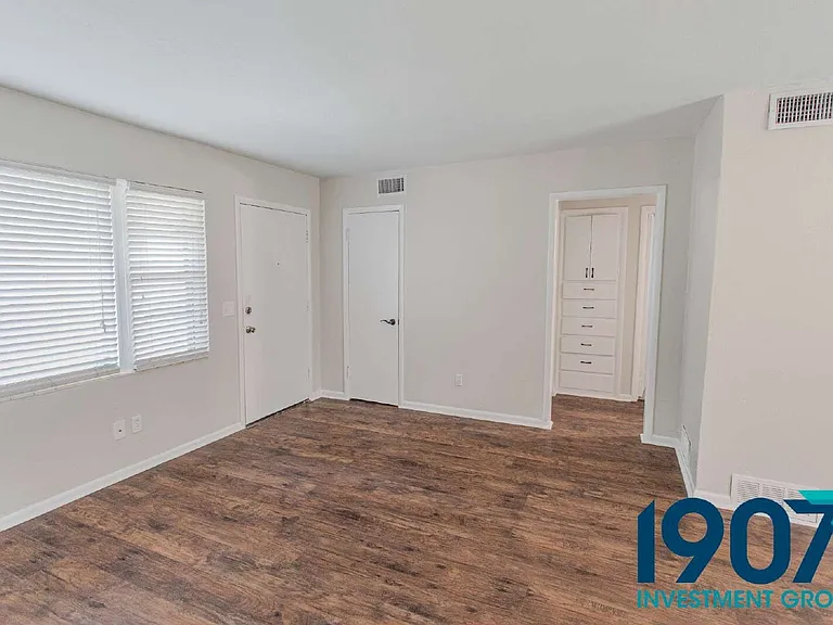 1832 Brighton Ave — Photo 5