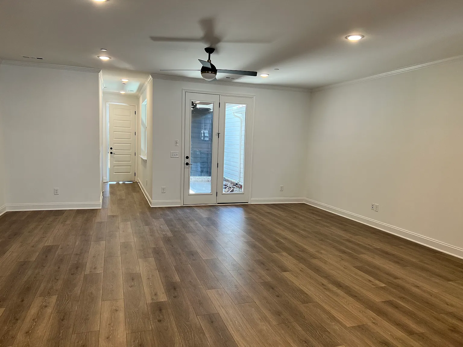 3 bed, 2.5 bath, 2308 sqft, $3,300 — Photo 4