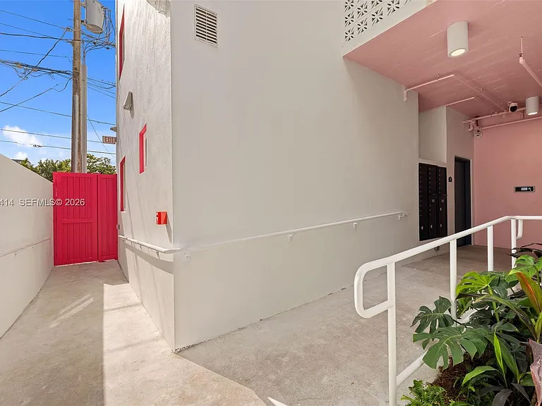 315 NW 32nd St #301 — Photo 16