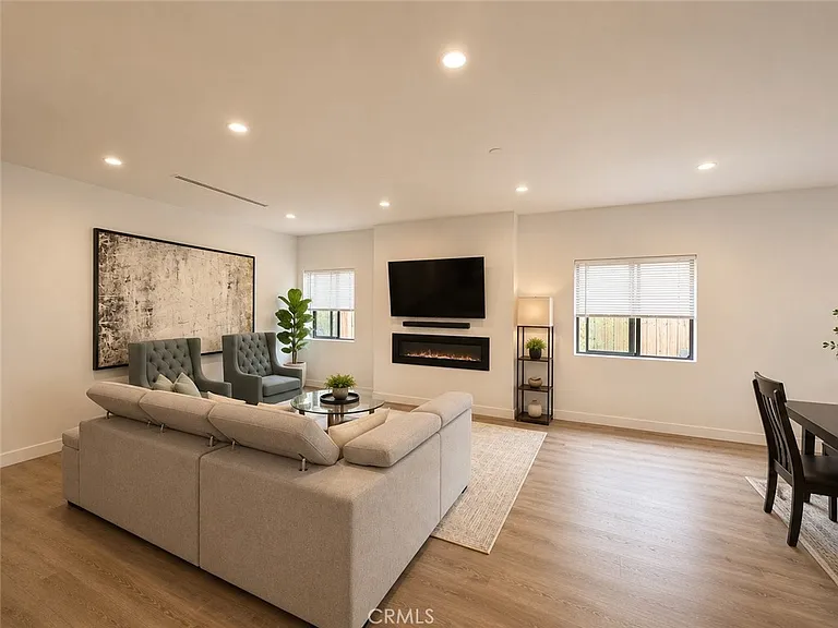 7717 Jamieson Ave — Photo 5