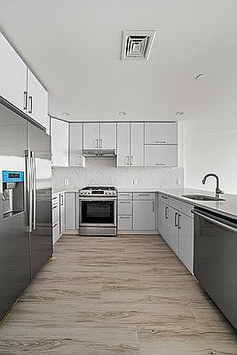 3rd image of 109-09 15th Ave Penthouse N6