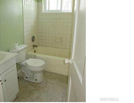 4th image of 24 Crestwood Pl