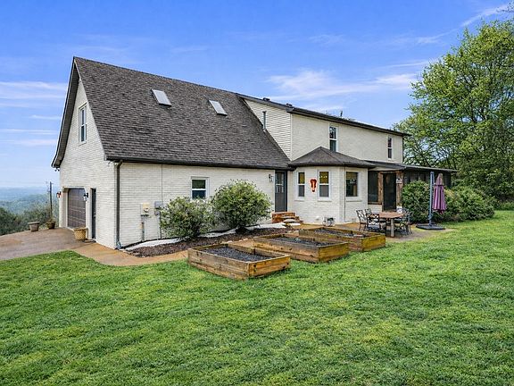 5th image of 900 Dories Ln