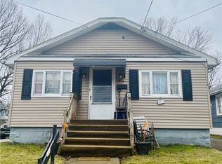 902 Cole Ave, Akron, OH 44306