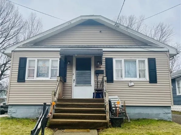 902 Cole Ave, Akron, OH 44306