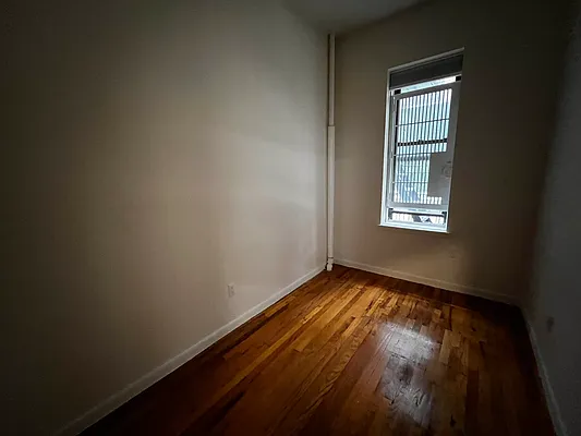 Rented by Salon Realty Corp | media 4