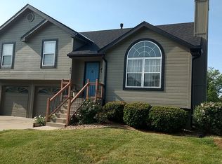 404 Wildflower Ln, Kearney, MO 64060