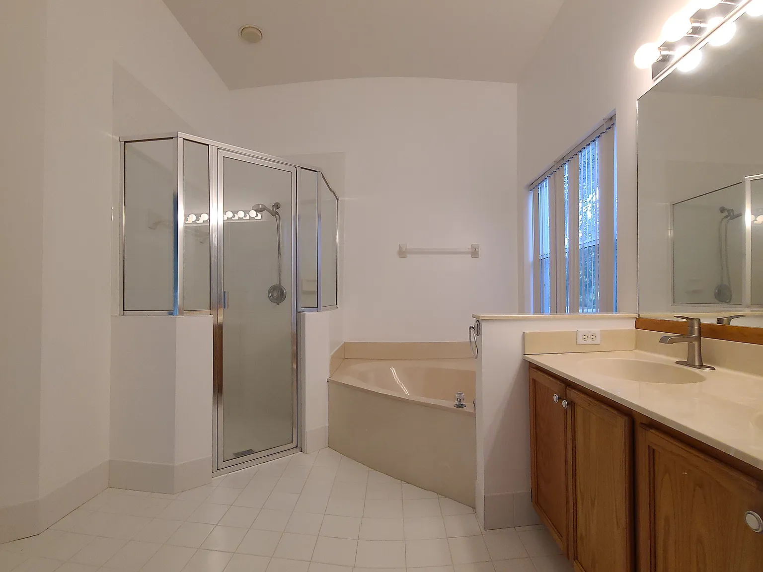2 bed, 1100 sqft, $1,199 — Photo 2