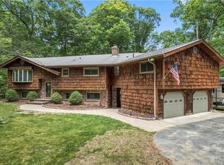 98 Vinegar Hill Rd, Gales Ferry, CT 06335