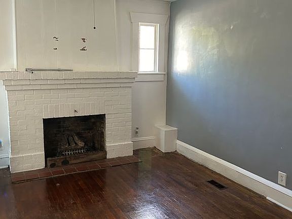 3rd image of 1009 E Leicester Ave
