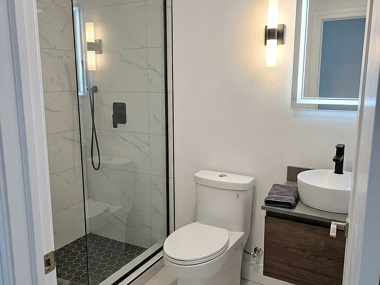 1519 Dartmouth Ln — Photo 3