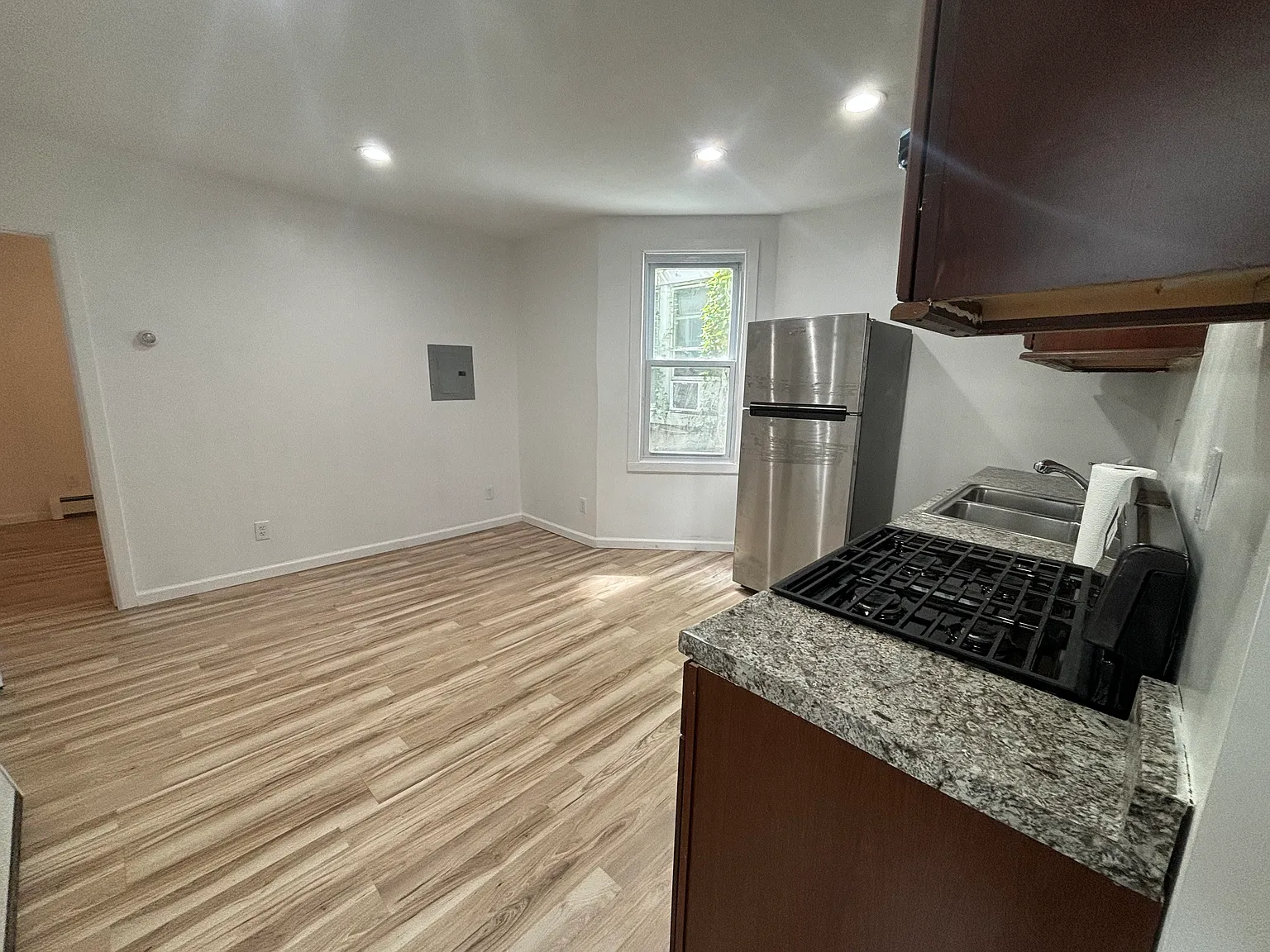 2 bed, 800 sqft, $2,000 — Photo 3
