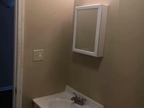 5th image of 517 Ballard Dr APT 15