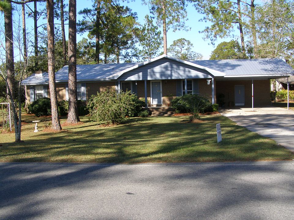3/2 house with 2 car carport