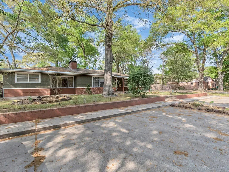 602 Everett St — Photo 45