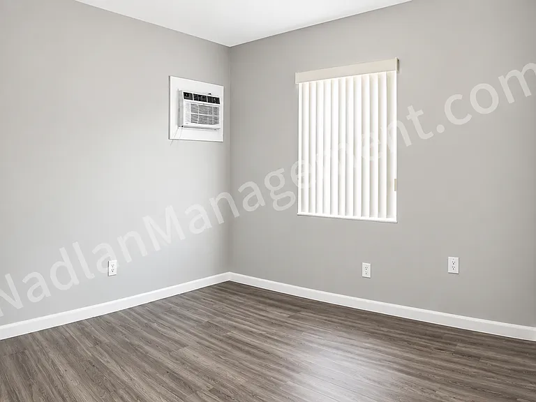 St George Apartments — Photo 23