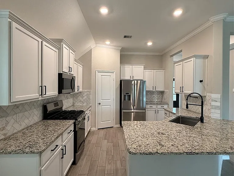 1562 Ancient Oak Ln — Photo 3