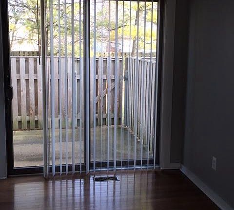5th image of 320 Saint Andrews Dr