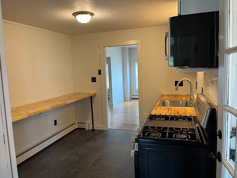 310 N Constitution Ave — Photo 17